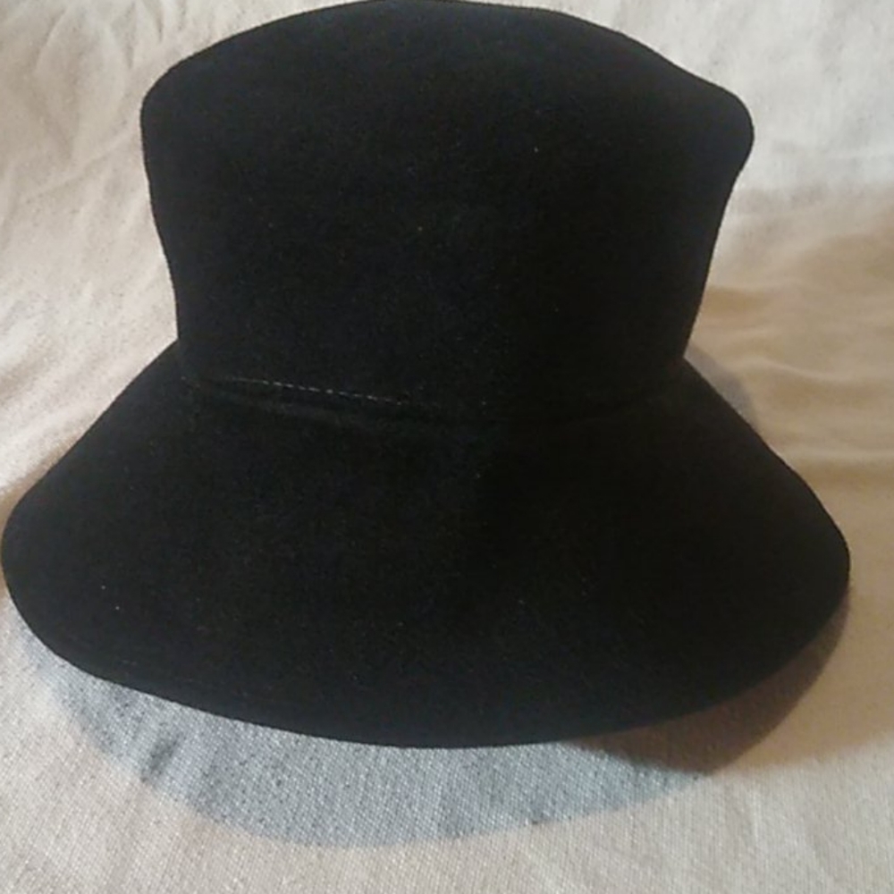 Black velour bucket hat